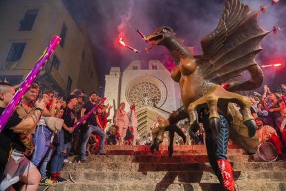 La Víbria celebra el 30è aniversari amb una cercavila de foc i nova indumentària