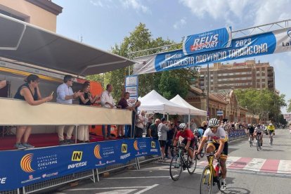 Imagen de la llegada a Reus de la Vuelta Ciclista a Tarragona.