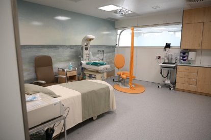 Un espai de la nova sala de parts de l'Hospital Comarcal de Móra d'Ebre.