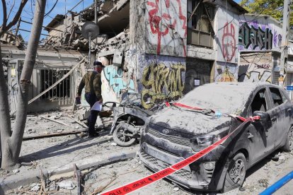 Lugar de un edificio destruido en Tel Aviv este domingo después de los ataques con cohetes de Hamás durante la noche.