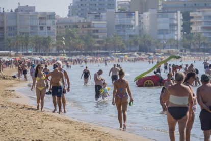 La platja de Llevant de Salou, ahir al matí.