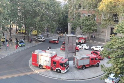 El dispositiu que hi ha just al davant de les oficines de Correus a Girona.