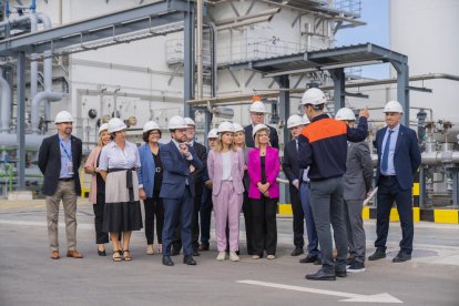 Imagen del presidente Aragonés y las autoridades políticas y empresariales durante su inauguración.