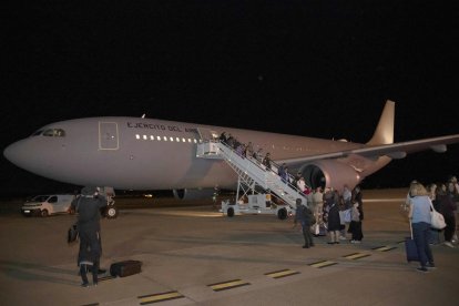 El avión militar del Ministerio de Defensa de España que ha trasladado esta noche desde Tel Aviv (Israel) a 200 españoles.