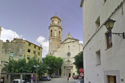 Imagen de la Parroquia de Santa María de Falset y su campanario.