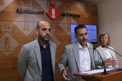 L'alcalde de Tortosa, Jordi Jordan, exposant els principals punts del PAM 2023-2027 a l'Ajuntament de Tortosa.