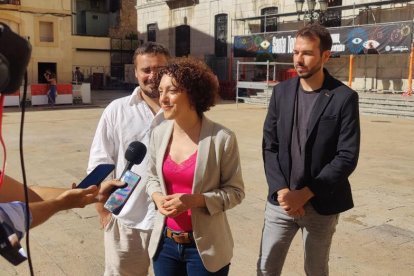 La portavoz de Sumar-En Comú Podem en el Congreso, Aina Vidal, durante la atención a medios en Tarragona.