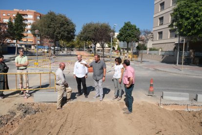 El alcalde y el concejal de Obra Pública visitaron el lunes las obras, acompañados por los directores del proyecto y el responsable de la empresa adjudicataria.