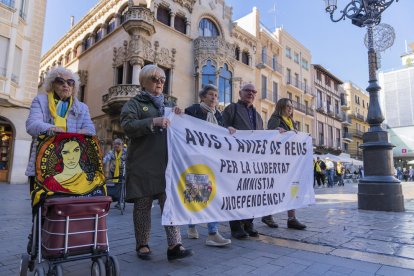 Imatge d'una mobilització dels Avis i Àvies de Reus per la Llibertat.