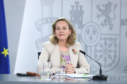 La vicepresidenta primera i ministra d'Assumptes Econòmics, Nadia Calviño, en roda de premsa posterior al Consell de Ministres.