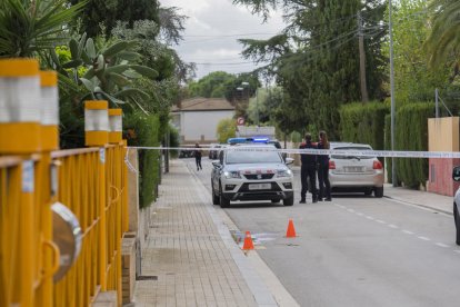 El cuerpo sin vida se encontró en la calle Garrotxa.