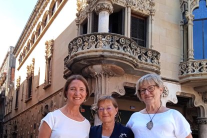 Teresa Llorach, Carme Puyol i Lena Paüls, a la plaça del Mercadal de Reus.