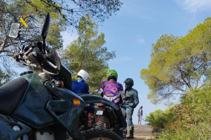 Agents del Servei de Protecció de la Natura, han intensificat el control del trànsit de motocicletes TT per les muntanyes de Tarragona per a la protecció del medi ambient.