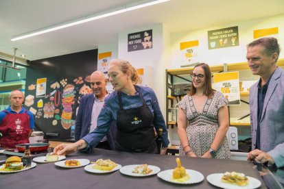 Imatge de la tradicional sessió fotogràfica de la Ganxet Pintxo de Tardor que ha tingut lloc al Mercat Central de Reus.