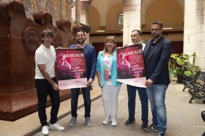 Manel Simon, Rubén Viñuales, Maria Esther Fernández i Jordi Dies en la presentació del primer concert 'Mamapop' que se celebrarà a Tarragona.