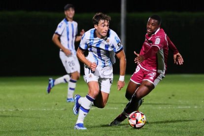 Mikel Goti, un dels jugadors més talentosos de la Real Sociedad B, durant el darrer partit de lliga.