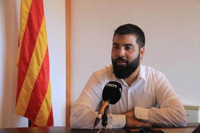 L'alcalde de Montblanc, Oriol Pallissó, al despatx d'alcaldia de l'ajuntament.