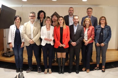 Fotografia de grup de bona part de l'equip de govern, després de presentar el pla d'inversions que s'ha preparat per al 2024.