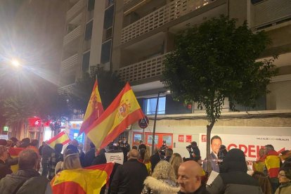 Imatge de la manifestació d'ahir davant la seu del PSC.