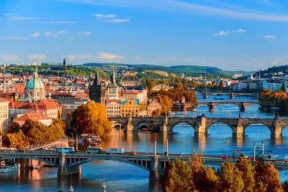 Les autoritats de Praga aposten per un turisme tranquil, controlant la xifra de turistes i promovent punts d'interès a barris allunyats del centre.