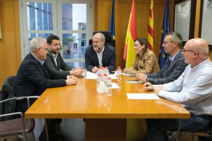 Granados, Viñuales, Clúa, Guaita, Sánchez i Muñoz durant la primera reunió de l'organisme.