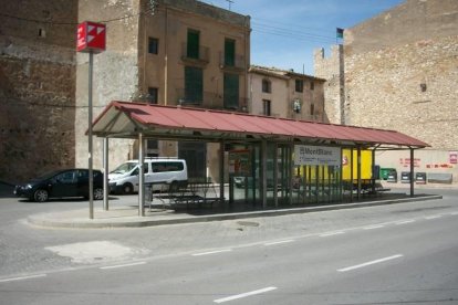 Imatge d'una parada del servei de transport comarcal de la Conca de Barberà.