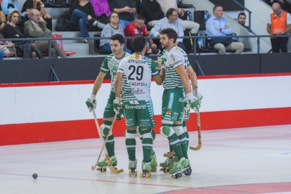 Jepi Selva celebrando un gol con sus compañeros.