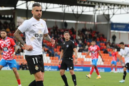 Alain Oyarzun, un dels jugadors més destacats de l'equip, durant el partit contra el Lugo.