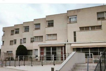 L'exterior de la residència Mare de Déu de la Riera de les Borges del Camp.