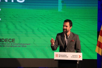 El consejero de Empresa y Trabajo, Roger Torrent, durante el acto del trigésimo aniversario del IDECE.