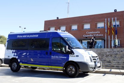 L'oficina mòbil de la Guàrdia Urbana de Badalona.