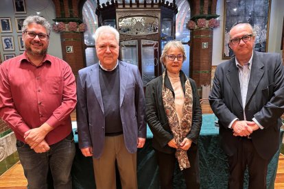 Fotografía de familia con los responsables del estreno mundial de la 'Misa de Gloria' de Pau Casals en la Iglesia Parroquial de El Vendrell.