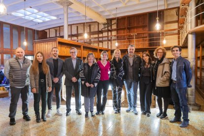 Representants d'entitats comercials, Casa Navàs, l'Ajuntament i associacions veïnals.