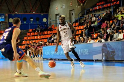 Imagen de Bright Mensah con el Tormes.
