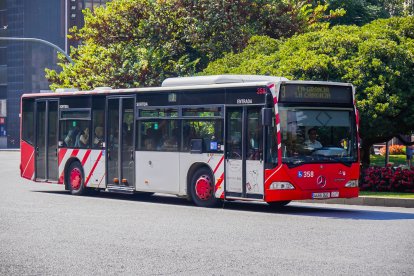 Els ciutadans que utilitzen els autobusos de l’EMT han augmentat un 20% en comparació amb el 2022.