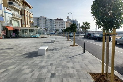 Imatge del passeig de l'Ampolla després de les obres.