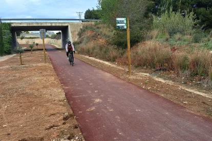 La creació del nou carril bici ha suposat una inversió d’1,5 milions d’euros.