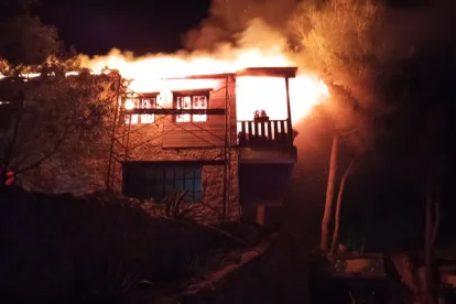 Imatge de l'incendi d'una casa al Montmell.