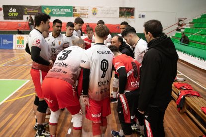 Els jugadors del CV Sant Pere i Sant Pau durant un partit de la Copa Príncipe.