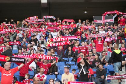 Alguns dels aficionats del Nàstic que es van desplaçar a l’Stage Front Stadium durant el duel contra el Cornellà.