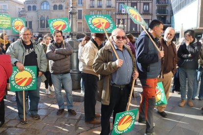 Concentració d'Unió de Pagesos davant l'Ajuntament de Reus per reclamar la urgència de les obres de l'EDAR.