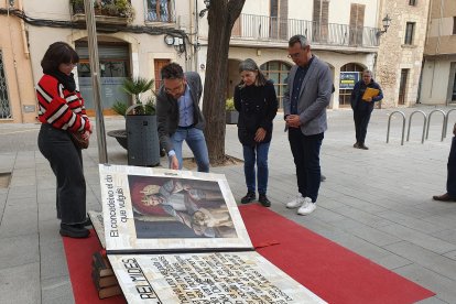 Una de les escultures que es pot visitar a la plaça de l'Església de Vila-seca.