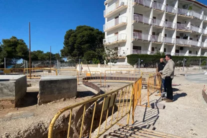 Estat de les obres del Passeig de les Cales de Miami Platja aturades.