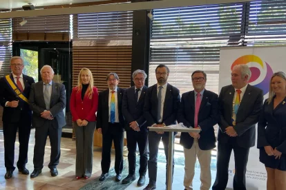 Diversos membres del Club Rotary durant la trobada celebrada ahir al Mas Passamaner.