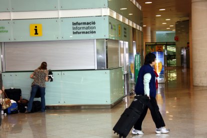 Els punts d'informació de l'aeroport estan tancats per la vaga del 29-M.