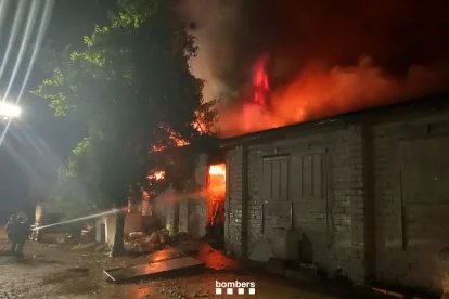 L'incendi ha provocat la caiguda del sostre de la granja.