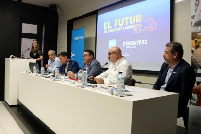 Una de les taules rodones de la jornada 'El futur del transport a Tarragona' organitzada per la FEAT.