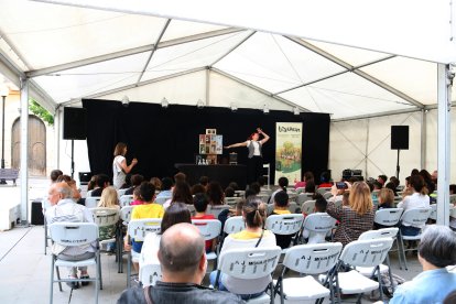 El públic infantil ha assistit a l'obra teatral adaptada 'El veïnat' d'Àngel Guimerà en la 17a edició de Litterarum.