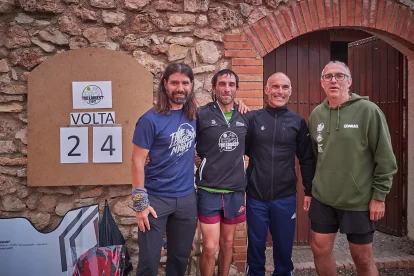 Jordi Heredia (el segon per l’esquerra) després de completar la cursa.