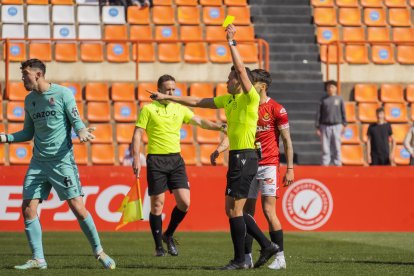 Imatge de Miguel Ángel Pérez dirigint un partit al Nou Estadi contra la Reial Societat B.